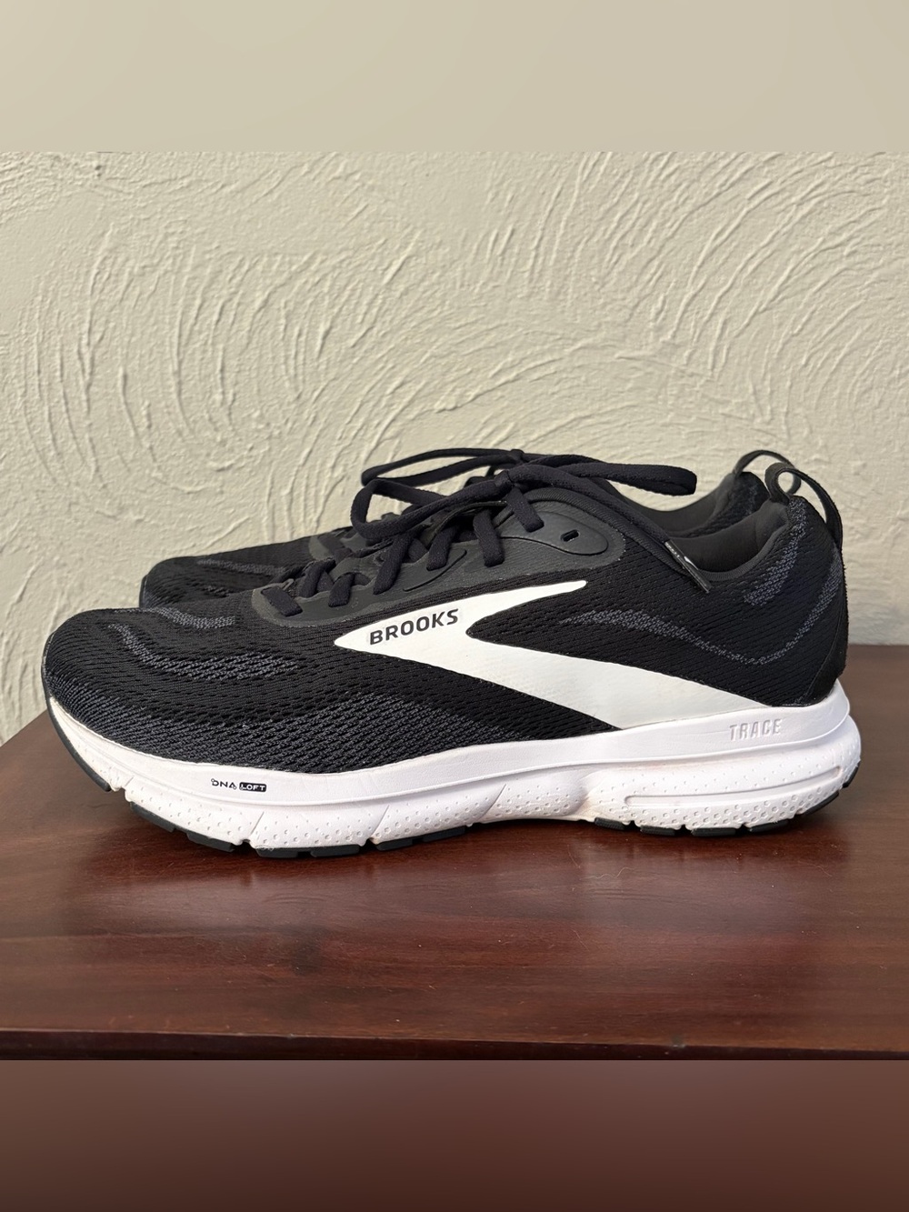 Brooks Womens Trace 4 1204411D090 Black Running Shoes Sneakers Size 9 Wide